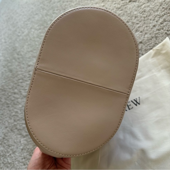 J Crew Berkeley Bucket Bag in Leather (Macadamia) - Picture 2 of 3